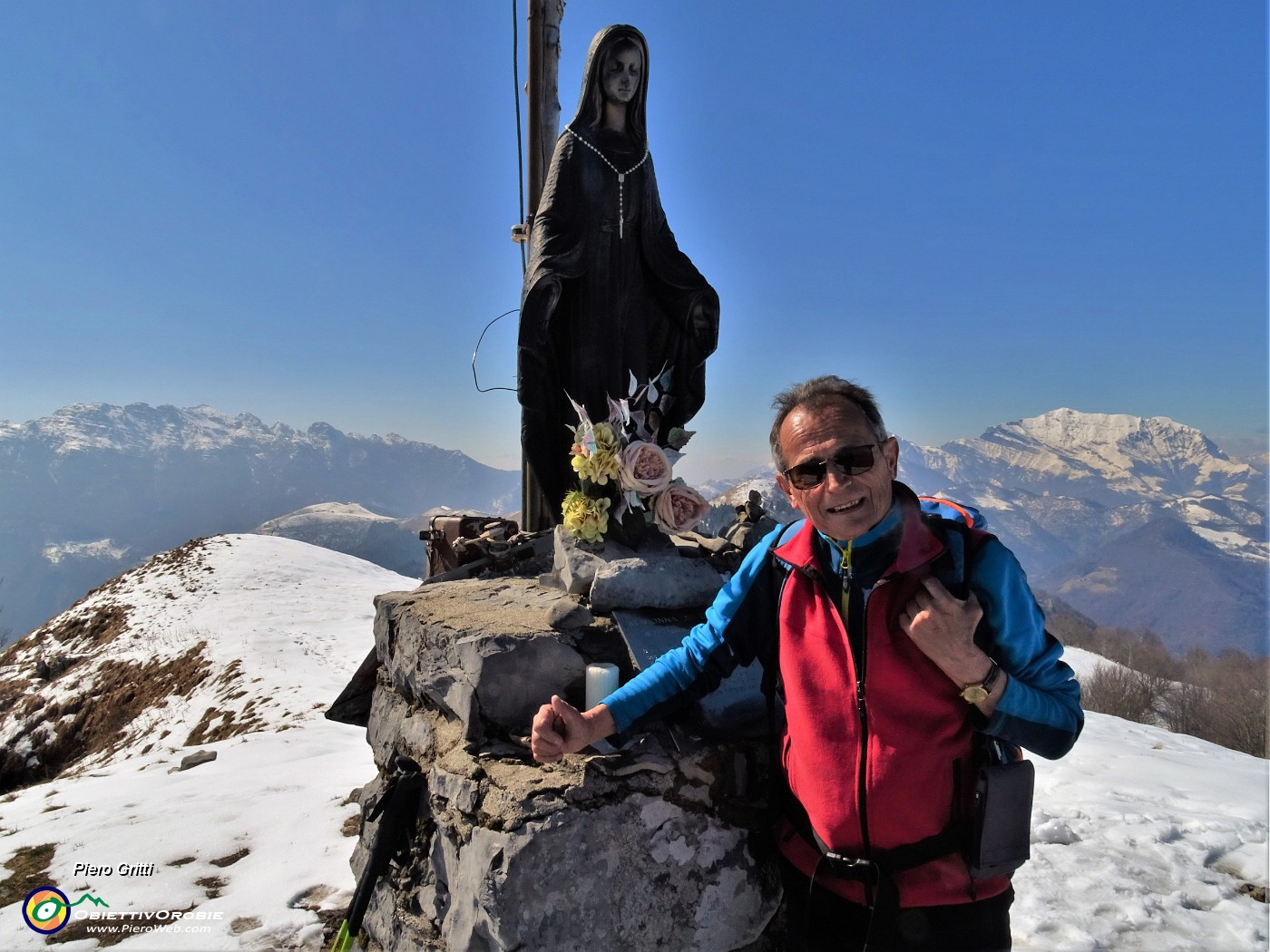 43 Alla Madonnina dei Canti (1563 m).JPG -                                